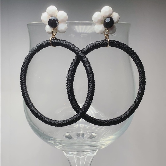 White flower Black hoop dangling BP earrings - Picture 1 of 2